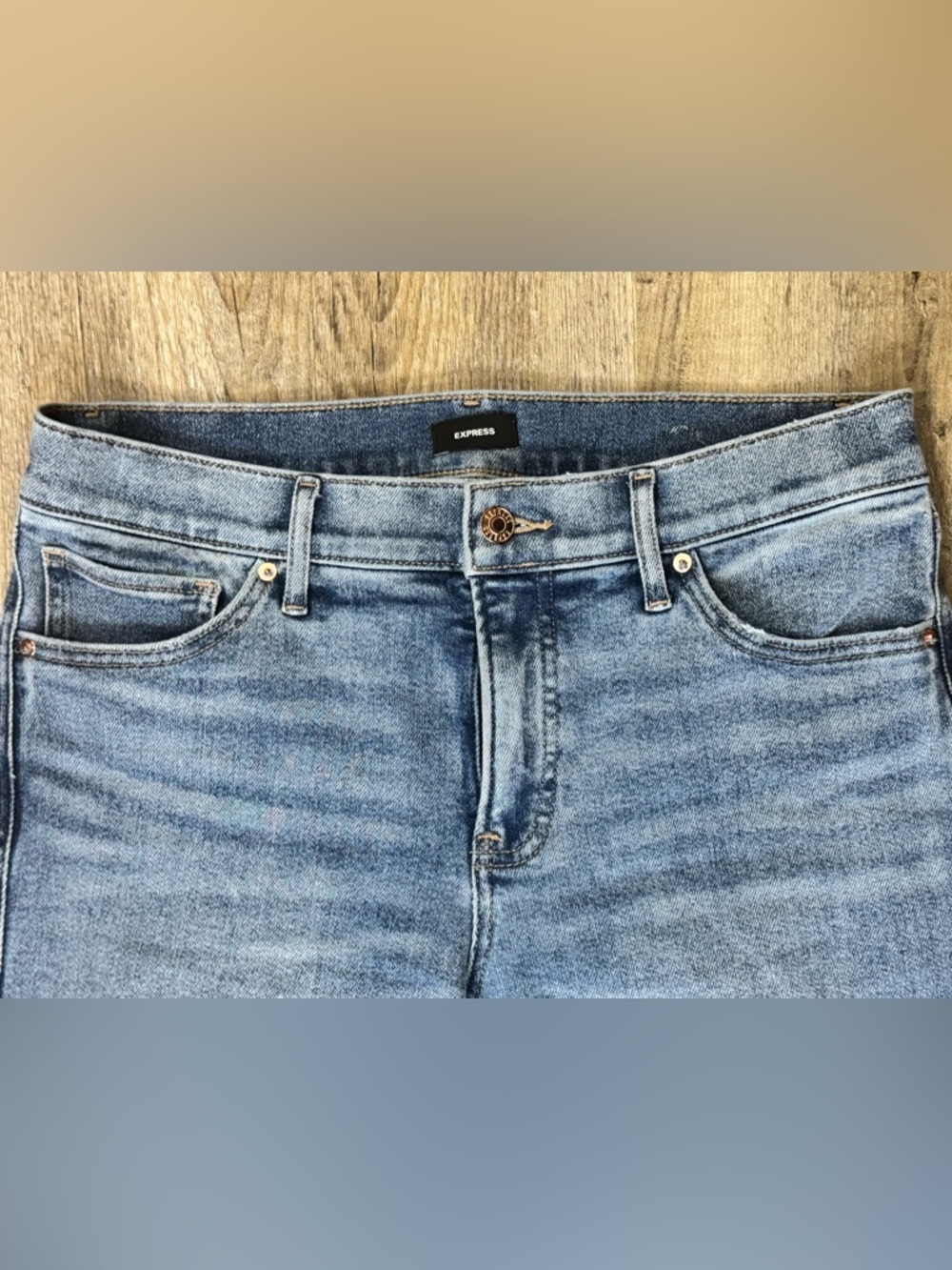 Express 70s Flare Mid-Rise Denim Jeans, Hyper Sculpt & Stretch, Medium Wash, 10R - Picture 3 of 10